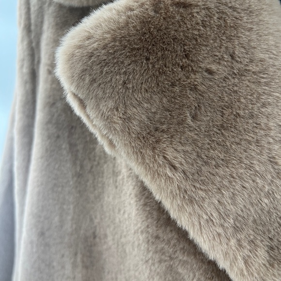 Dolce Cabo Mid Length Brown Faux Fur Jacket - Size Medium - Picture 6 of 11